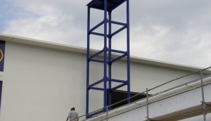 Vstupní modrá věž Albert Boskovice 01