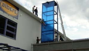 Vstupní modrá věž Albert Boskovice 5